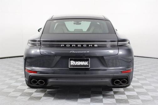 2026 Porsche Panamera 4