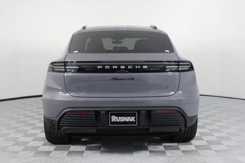 2025 Porsche Macan 4S