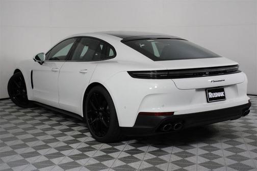 2026 Porsche Panamera Base