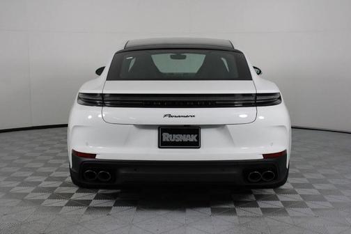 2026 Porsche Panamera Base