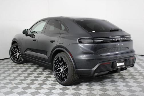 2026 Porsche Macan 4