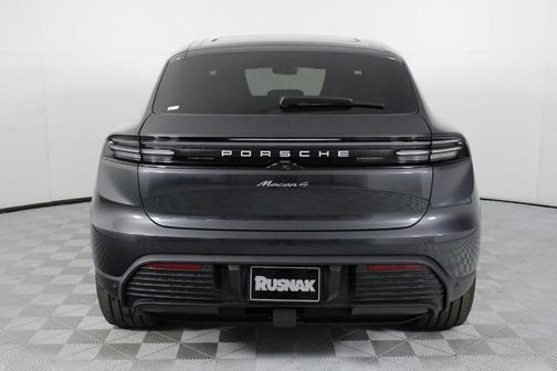 2026 Porsche Macan 4