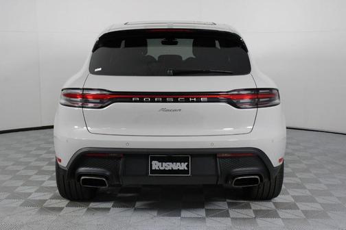2026 Porsche Macan Base