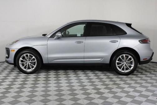 Dolomite Silver Metallic 2026 Porsche Macan