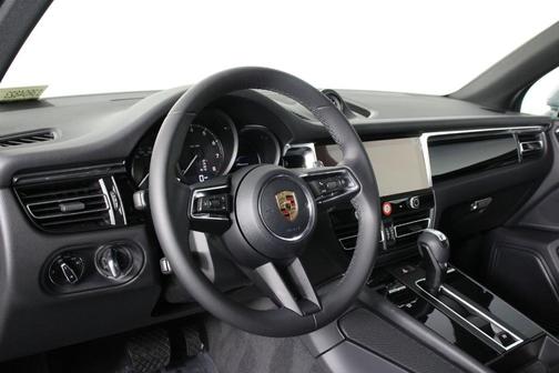 Dolomite Silver Metallic 2026 Porsche Macan