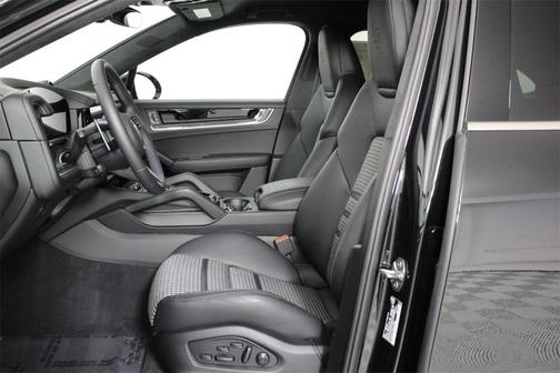 2025 Porsche Cayenne Turbo