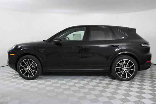 2025 Porsche Cayenne AWD