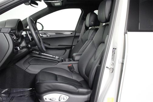 2025 Porsche Macan T