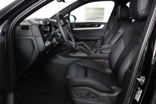 2025 Porsche Cayenne AWD