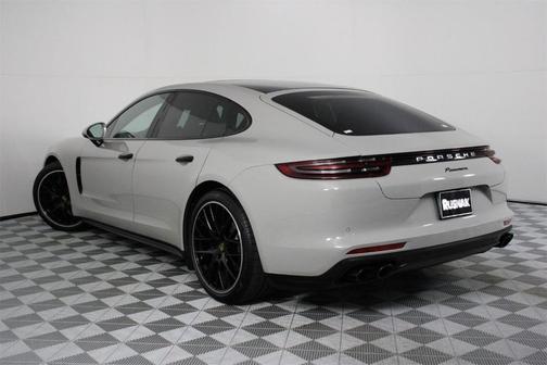 2018 Porsche Panamera Base