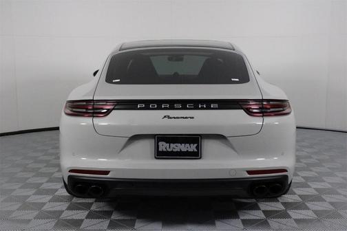 2018 Porsche Panamera Base