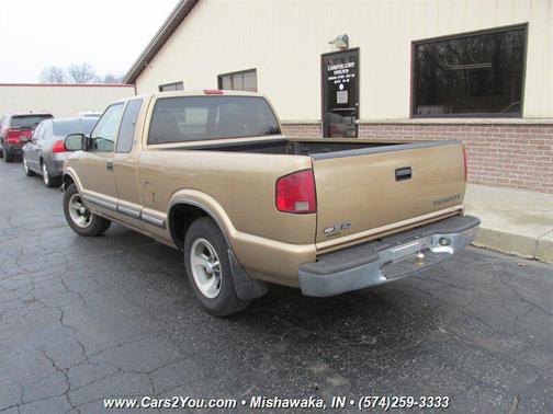 2000 Chevrolet S-10 Base