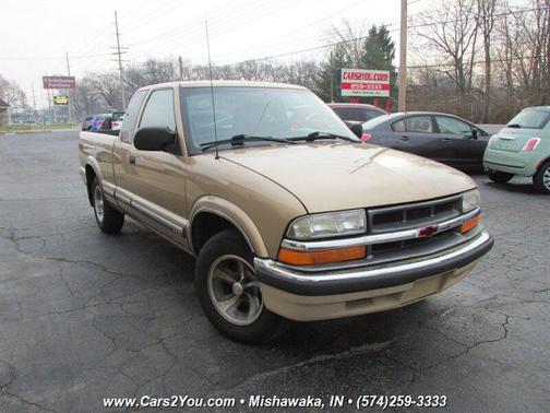2000 Chevrolet S-10 Base