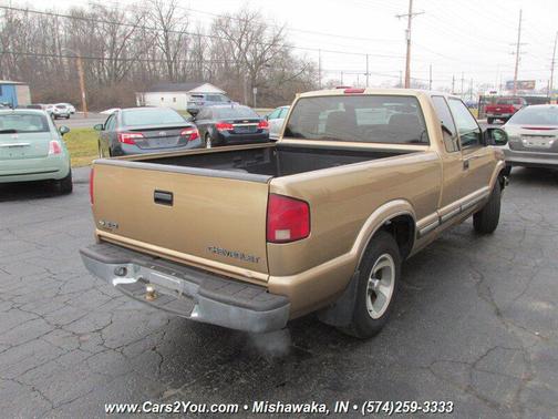 2000 Chevrolet S-10 Base