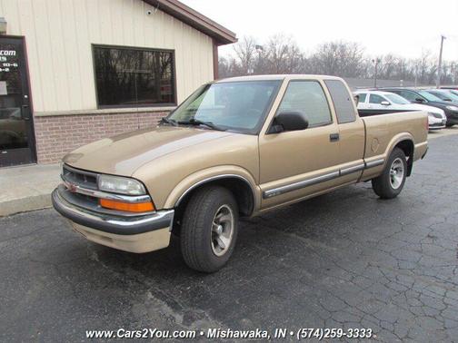 2000 Chevrolet S-10 Base