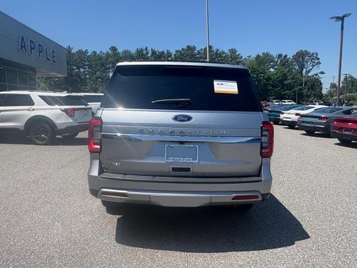 ICONIC SILVER METALLIC 2024 Ford Expedition LIMITED