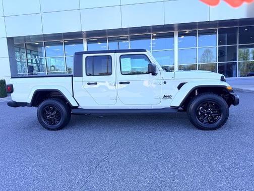 2022 Jeep Gladiator SPORT