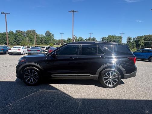 AGATE BLACK METALLIC 2025 Ford Explorer ST-LINE