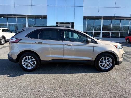 2021 Ford Edge SE