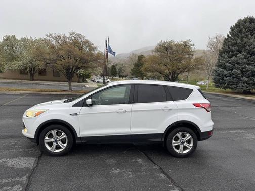 White 2013 Ford Escape SE