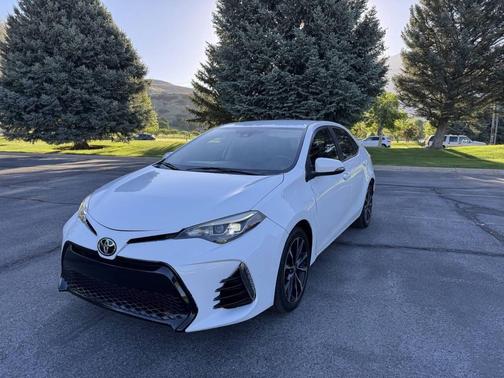 Super White 2019 Toyota Corolla SE