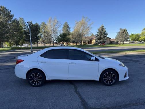 Super White 2019 Toyota Corolla SE