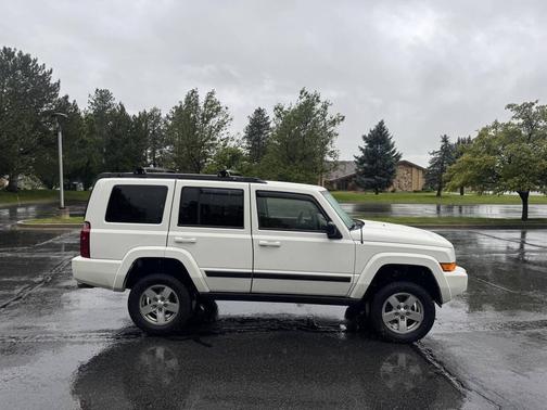Stone White Clearcoat 2008 Jeep Commander Sport