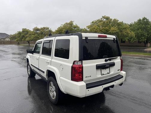 Stone White Clearcoat 2008 Jeep Commander Sport