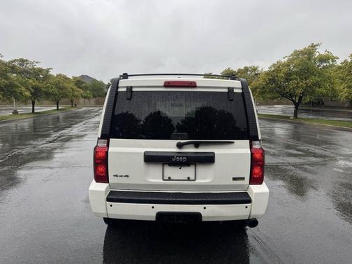Stone White Clearcoat 2008 Jeep Commander Sport