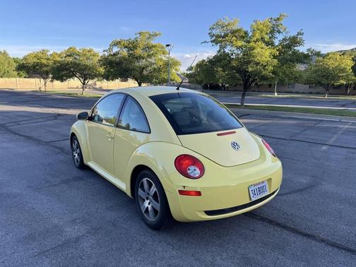 Sunflower Yellow 2006 Volkswagen New Beetle 2.5