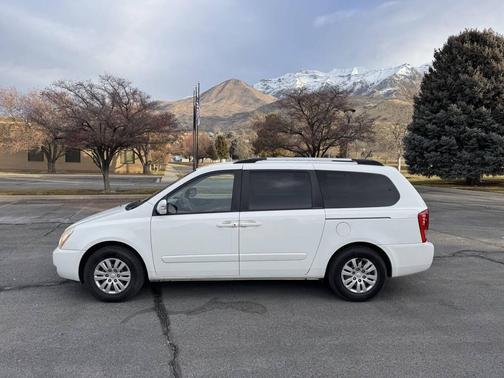 2011 Kia Sedona LX