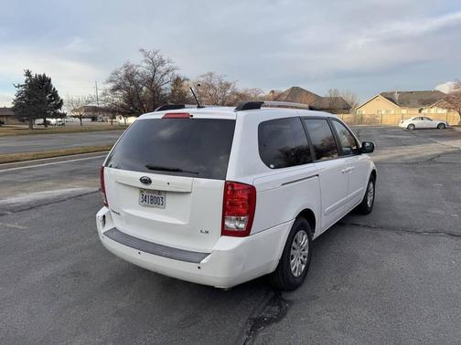 2011 Kia Sedona LX