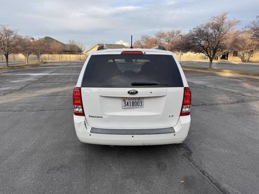 2011 Kia Sedona LX