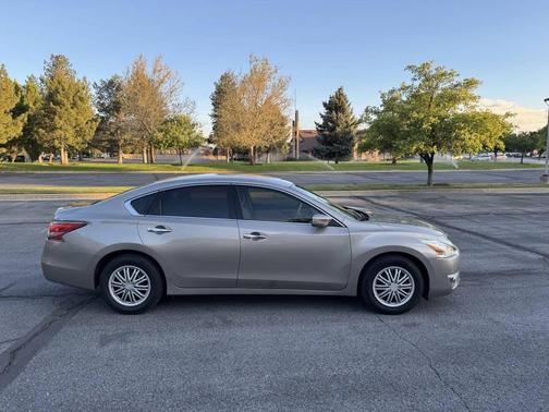 Gold 2015 Nissan Altima 2.5 S