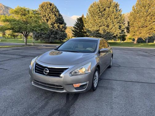 Gold 2015 Nissan Altima 2.5 S