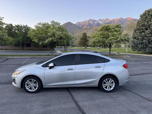 Silver Ice Metallic 2019 Chevrolet Cruze LS