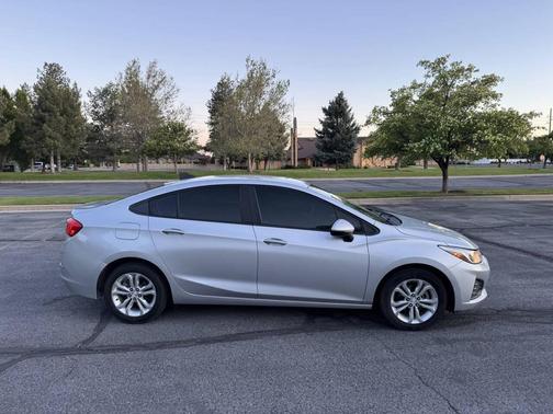 Silver Ice Metallic 2019 Chevrolet Cruze LS