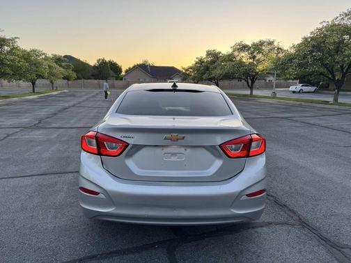 Silver Ice Metallic 2019 Chevrolet Cruze LS