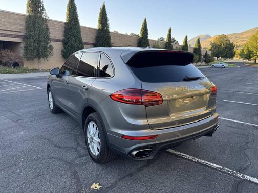 Meteor Gray Metallic 2016 Porsche Cayenne Cayenne