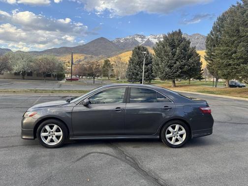 Magnetic Gray Metallic 2009 Toyota Camry SE