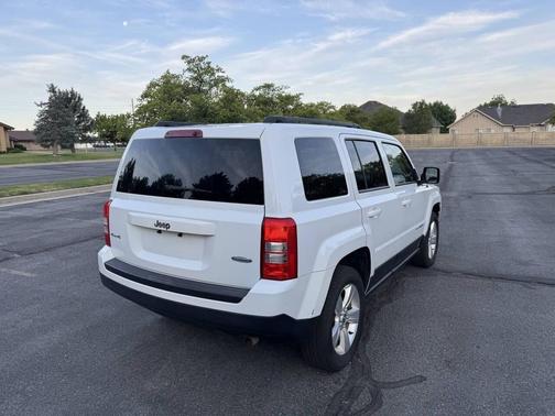 Bright White Clearcoat 2014 Jeep Patriot Latitude
