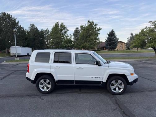 Bright White Clearcoat 2014 Jeep Patriot Latitude