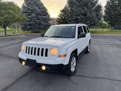 Bright White Clearcoat 2014 Jeep Patriot Latitude