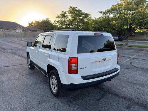Bright White Clearcoat 2015 Jeep Patriot Sport