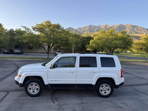 Bright White Clearcoat 2015 Jeep Patriot Sport