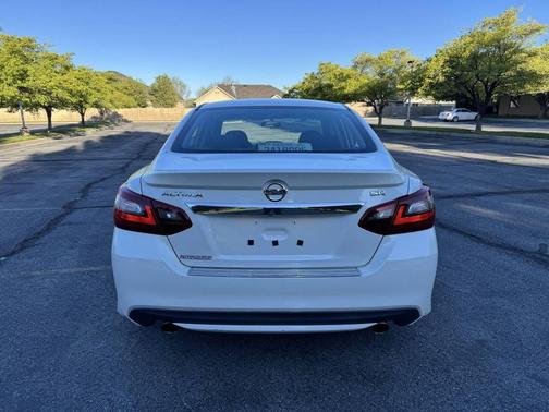 Pearl White 2017 Nissan Altima 2.5 SR