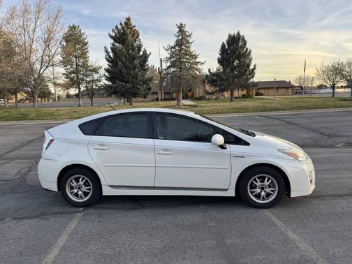 2010 Toyota Prius III