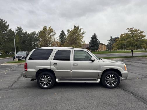 2005 Cadillac Escalade Base