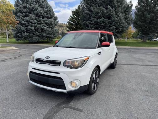 White w/Red Roof 2017 Kia Soul +