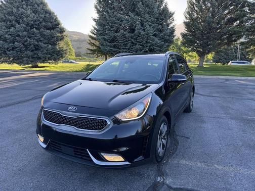 Aurora Black Pearl 2017 Kia Niro EX